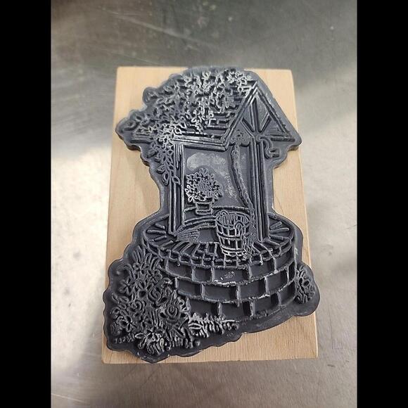P195 Wishing Well Stampendous Rubber Stamp 1995 4.5" x 3" WM Water Bucket Crank - Picture 2 of 3